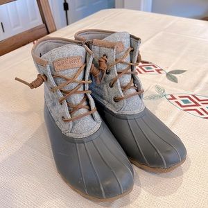 Sperry waterproof boot size 9
